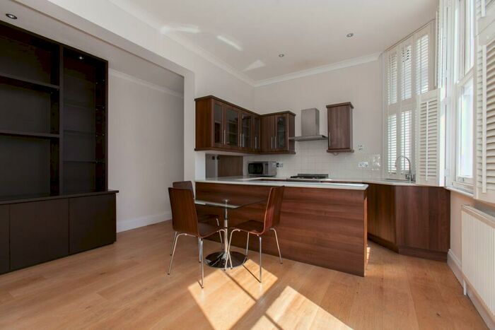 2 Bedroom Flat To Rent In Battersea High Street, SW11