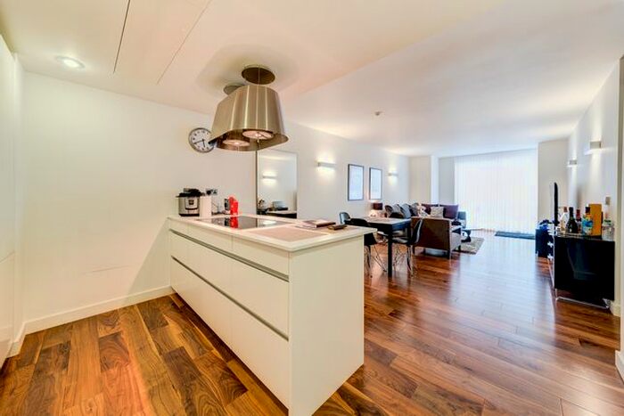 2 Bedroom Flat To Rent In Bolsover Street, Fitzrovia, London, W1W