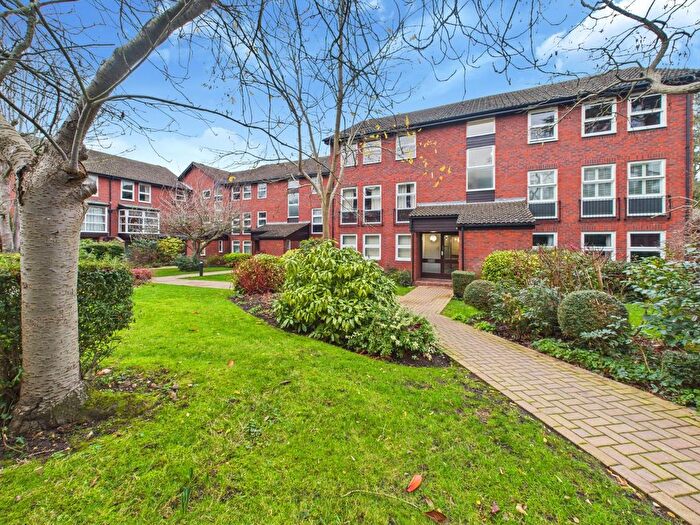 2 Bedroom Flat To Rent In Fountain Gardens, Windsor, Berkshire, SL4
