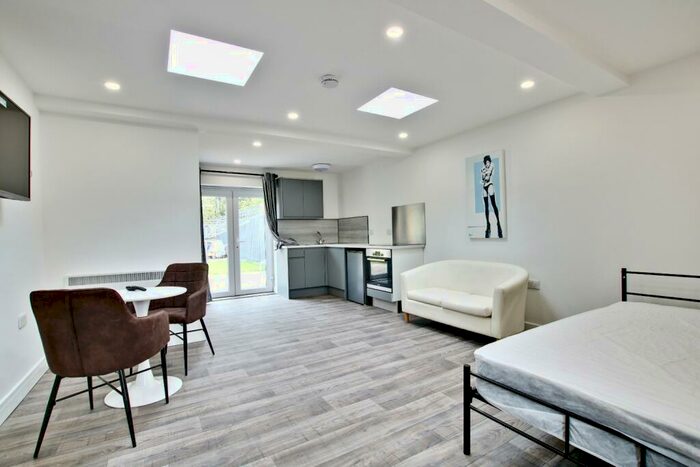 Studio To Rent In Southborough Lane, Bromley, BR2