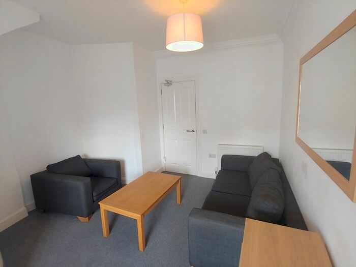 4 Bedroom Flat To Rent In West Nicolson Street, Newington, Edinburgh, EH8