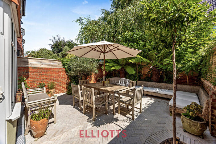 4 Bedroom Semi-Detached House For Sale In Glendale Road, Hove, BN3