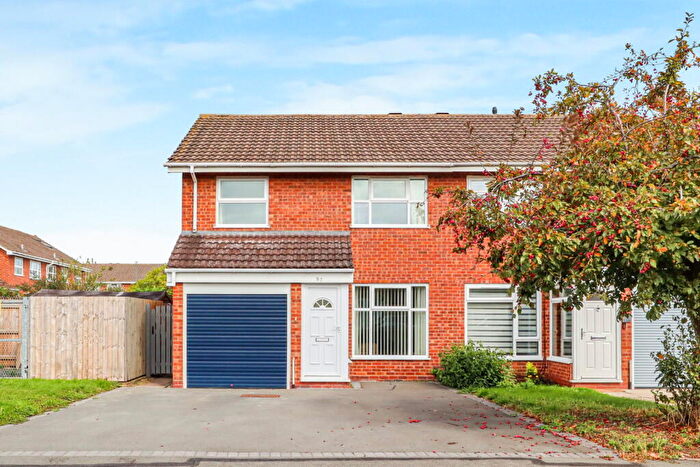 3 Bedroom Semi-Detached House For Sale In Trevelyan Crescent, Stratford-upon-Avon, CV37