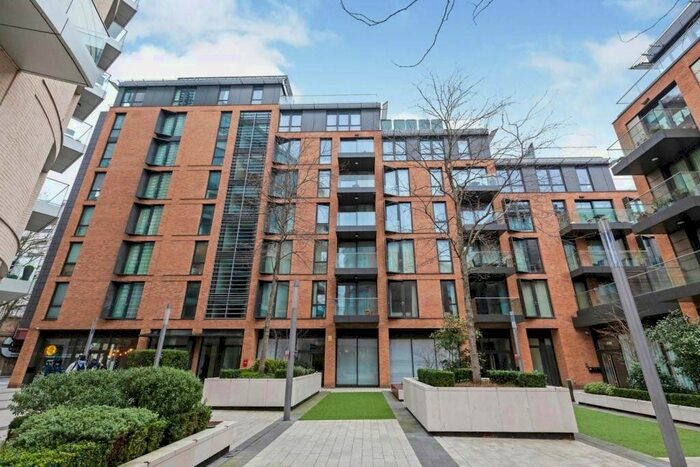 2 Bedroom Flat To Rent In Plaza Gardens, London, SW15