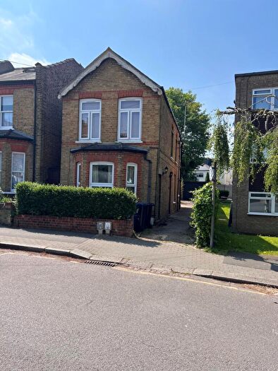 2 Bedroom Flat To Rent In Hutton Grove, London, N12