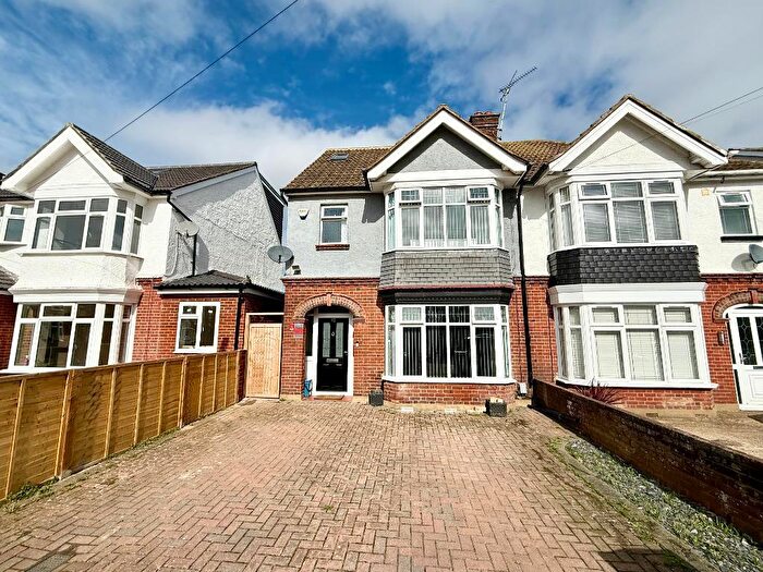 5 Bedroom Semi Detached House For Sale In St Michaels Crescent, New Bedford Road Area, Luton, Bedfordshire, LU3