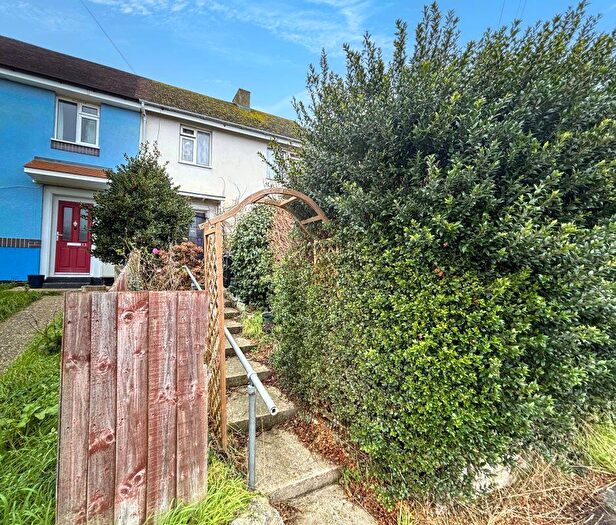 3 Bedroom Terraced House For Sale In Cleves Close, Weymouth, DT4