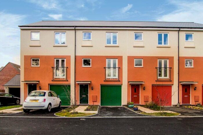 4 Bedroom Town House To Rent In Bedroom Terraced Town House In Cobblestone Way Cheltenham, GL51