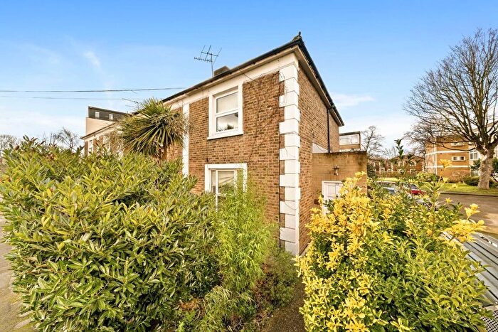 1 Bedroom Flat To Rent In Crown Terrace, Richmond, TW9