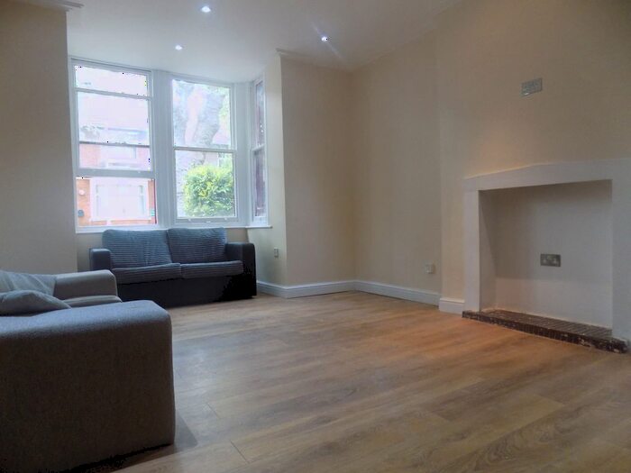 Studio To Rent In Studley Road, Luton, Bedfordshire, LU3