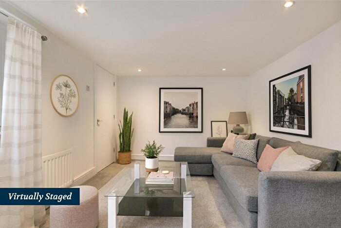 2 Bedroom Flat To Rent In Rotherhithe New Road, Surrey Quays, SE16