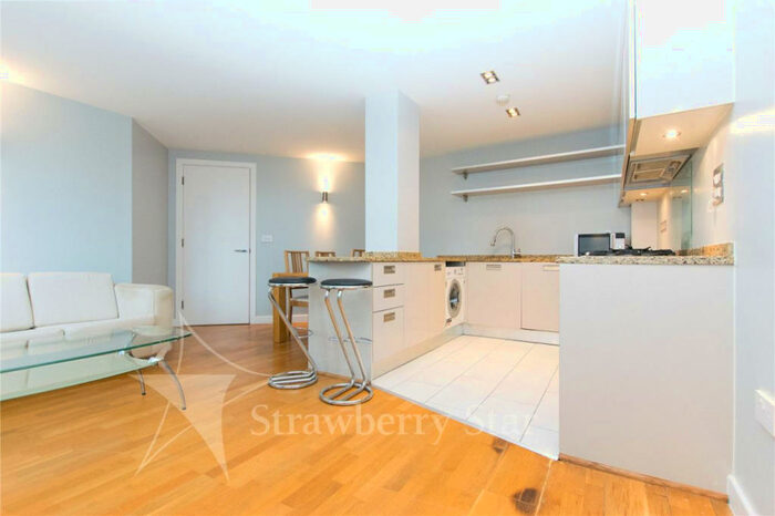 2 Bedroom Apartment To Rent In Enfield Road, London, N1