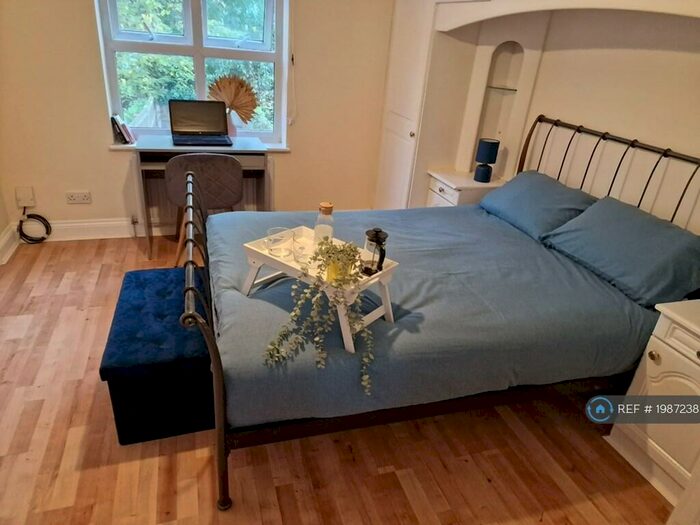 4 Bedroom Detached House To Rent In Bromley, Bromley, London, BR2