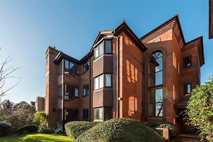 2 Bedroom Flat To Rent In Lantern Court, Worple Road, London, SW20