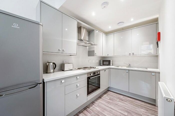 3 Bedroom Flat To Rent In Oxford Street, Edinburgh, EH8