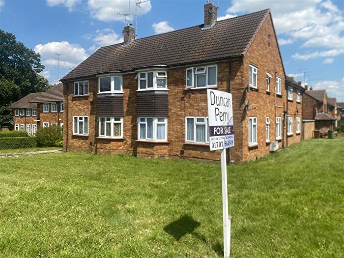 1 Bedroom Flat For Sale In Brookside, South Mimms, Potters Bar, EN6