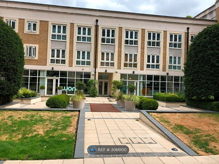 2 Bedroom Flat To Rent In Castle Court, London, SW15
