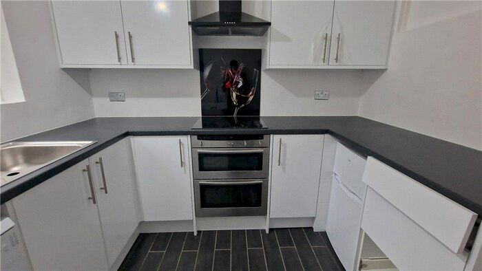 2 Bedroom Flat To Rent In Grosvenor Road, London, W4