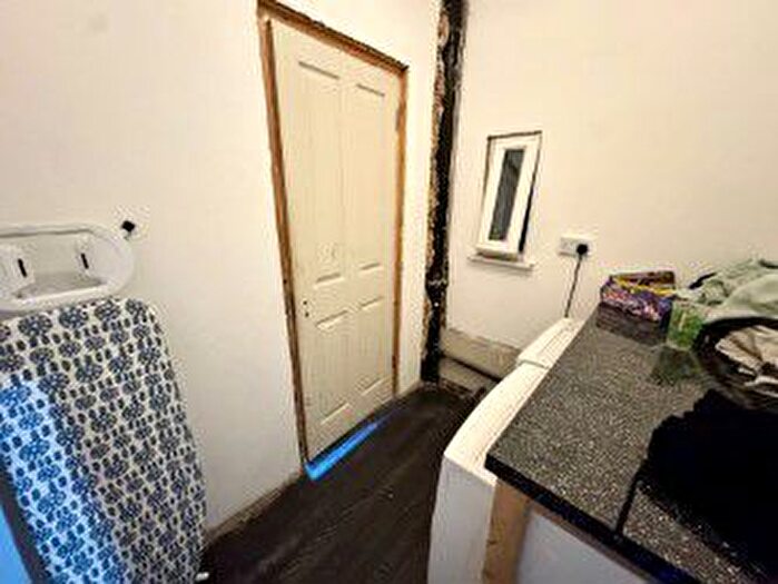 3 Bedroom Semi-Detached House For Sale In Ash Road, Denton, Manchester, M34