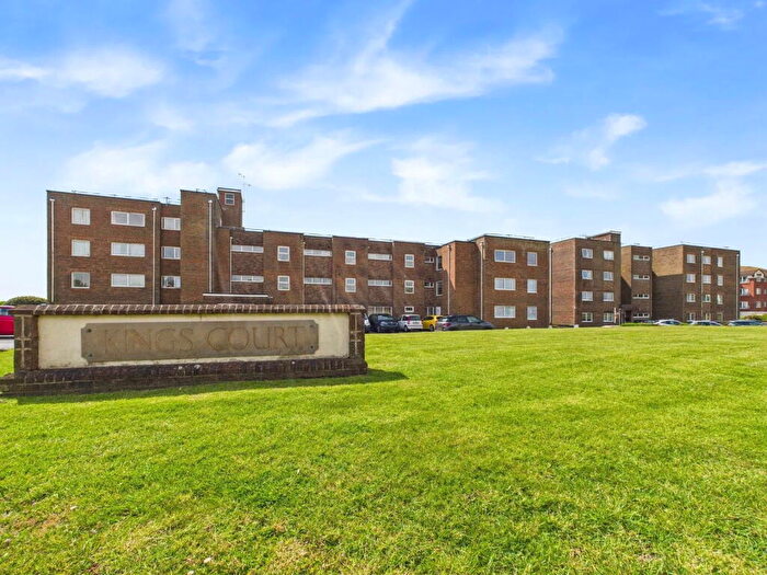 2 Bedroom Flat For Sale In Kings Court, Brighton Road, Lancing, BN15
