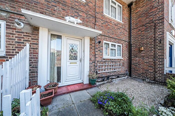 2 Bedroom Apartment For Sale In Matlock Road, London, E10