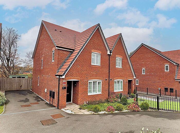 3 Bedroom Semi Detached House For Sale In Shearing Close, Dudley, DY1