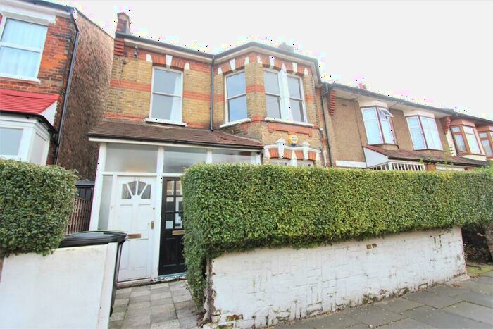 4 Bedroom Maisonette To Rent In Park Road, Bounds Green, N11