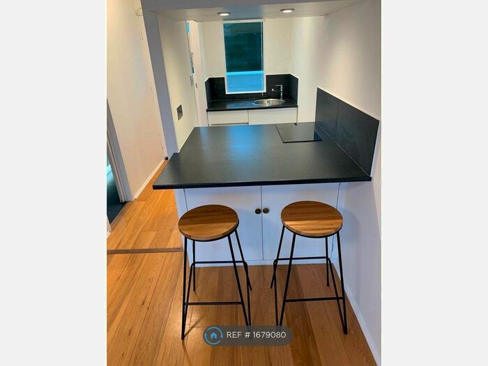 Studio To Rent In Pullman Court, London, SW2