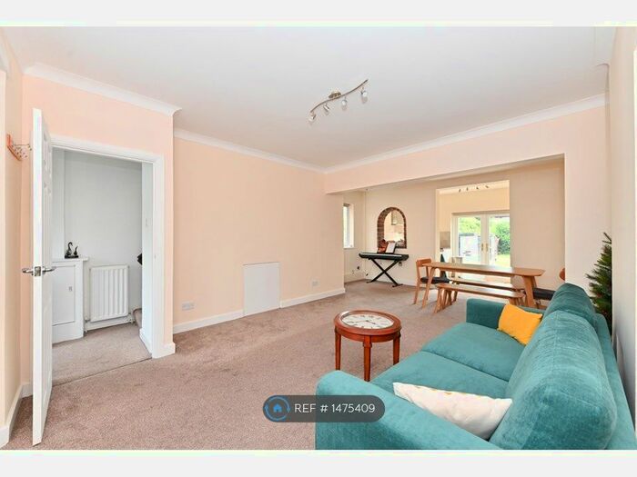 3 Bedroom Semi-Detached House To Rent In Cardinal Avenue, Hertfordshire, WD6