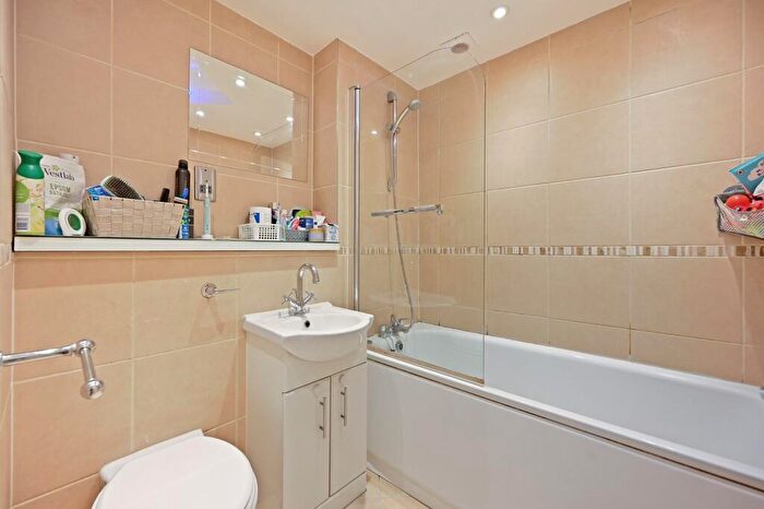 1 Bedroom Apartment For Sale In Kirk Rise, Sutton, SM1