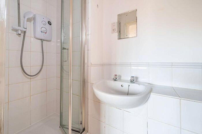 2 Bedroom Flat To Rent In Langbourne Place, Canary Wharf, London, E14