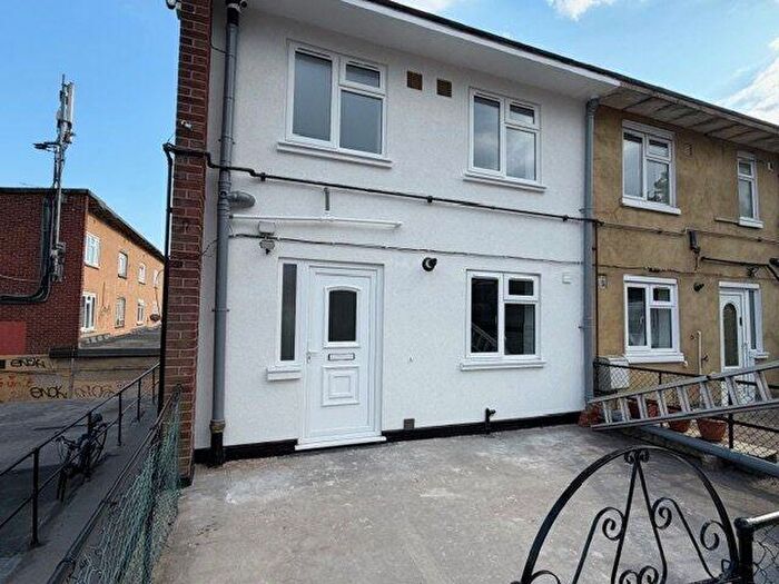 2 Bedroom Maisonette To Rent In The Broadway, Romford, RM12