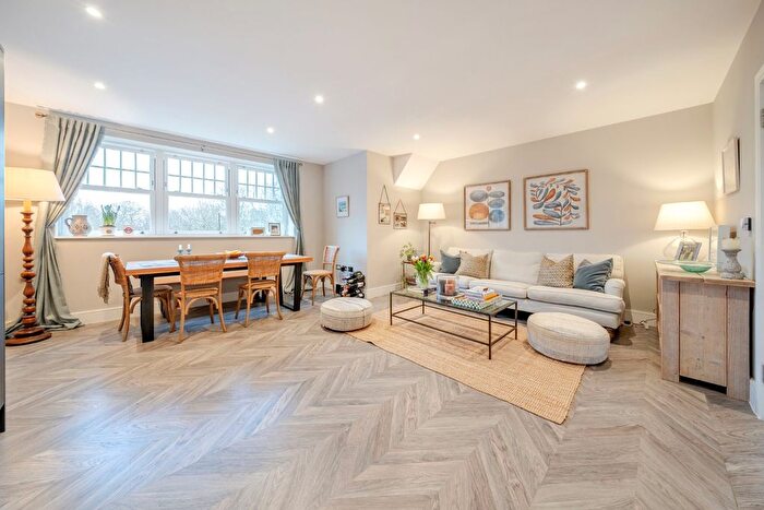 3 Bedroom Flat For Sale In Tooting Bec Gardens, Streatham, London, SW16