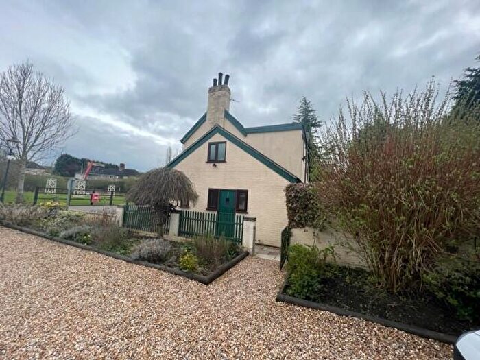 3 Bedroom Cottage To Rent In Bridge House, Overseal, DE12