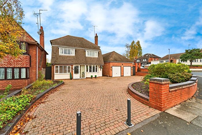 5 Bedroom Detached House For Sale In Pear Tree Drive, Birmingham, B43