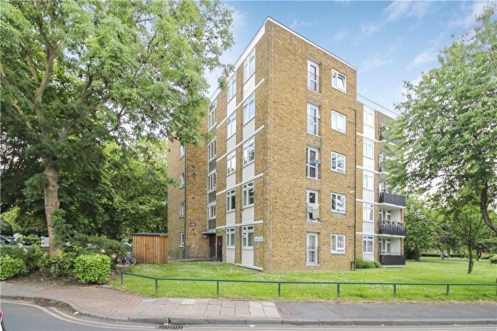 2 Bedroom Flat To Rent In Deeside Road, London, SW17