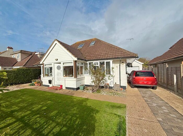 4 Bedroom Chalet For Sale In Knightscroft Avenue, Rustington, BN16