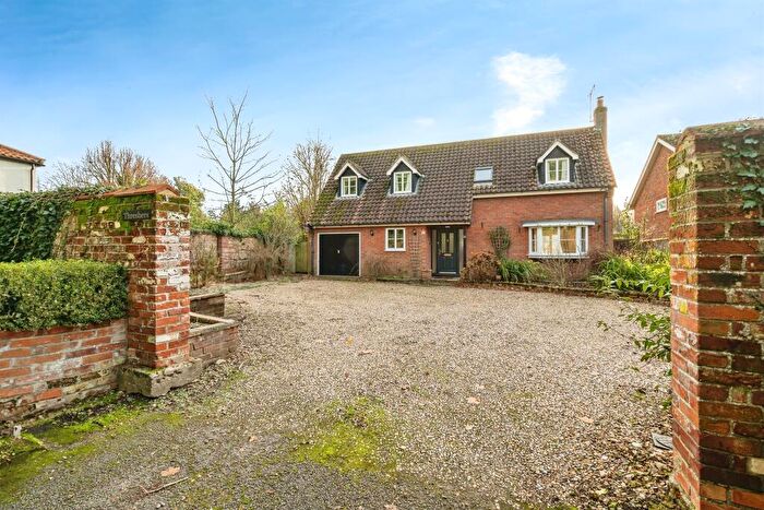 3 Bedroom Detached House For Sale In The Street, Billingford, Dereham, NR20