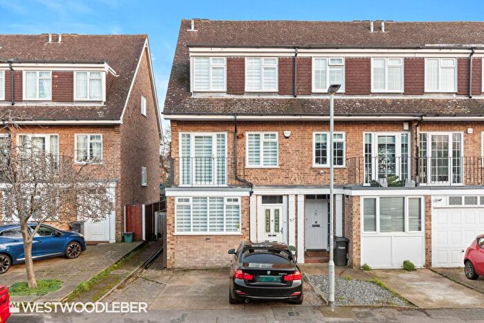 4 Bedroom End Of Terrace House For Sale In Taylors Avenue, Hoddesdon, EN11