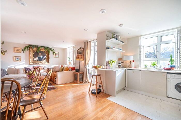 2 Bedroom Flat For Sale In Westbourne Grove, Notting Hill, London, W11