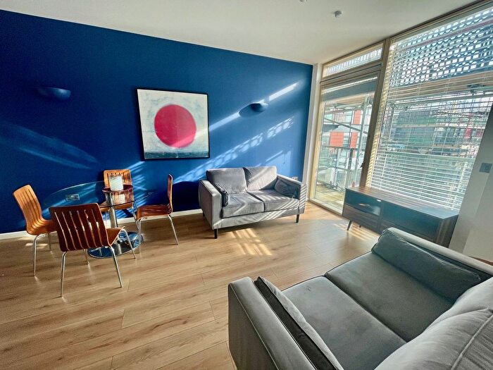 2 Bedroom Flat To Rent In Wellington Street, Leeds, West Yorkshire, Uk, LS1