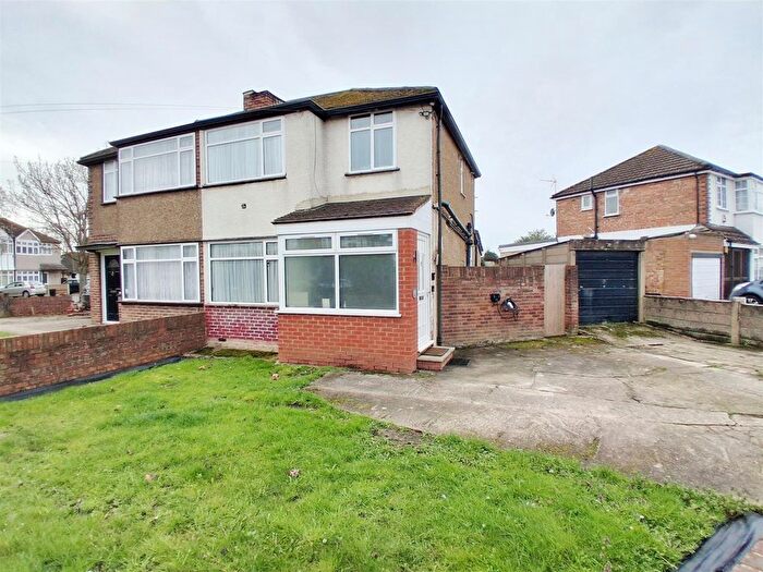 2 Bedroom Semi Detached House For Sale In Leamington Place, Hayes, UB4