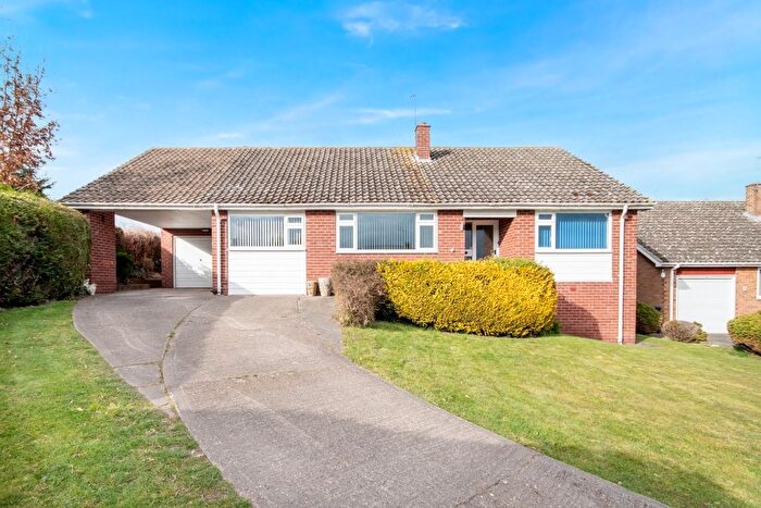 3 Bedroom Detached Bungalow For Sale In Yew Tree Drive, Bawtry, Doncaster, DN10