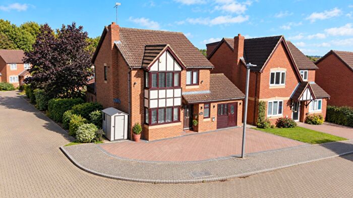 4 Bedroom Detached House For Sale In Braford Gardens, Shenley Brook End, Milton Keynes, MK5
