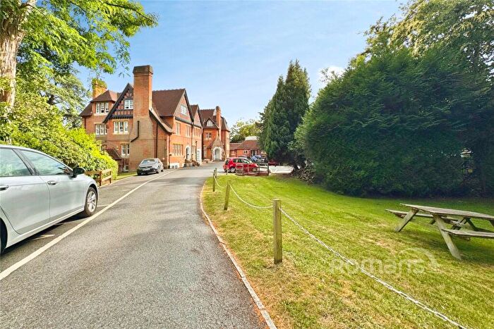 1 Bedroom Apartment For Sale In Longdown Lodge, Crowthorne Road, GU47