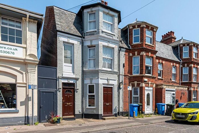4 Bedroom End Of Terrace House For Sale In Beach Road, Lowestoft, NR32