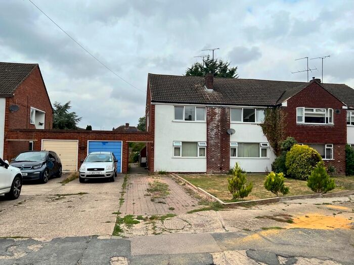 2 Bedroom Flat To Rent In Green Acre, Aylesbury, HP21