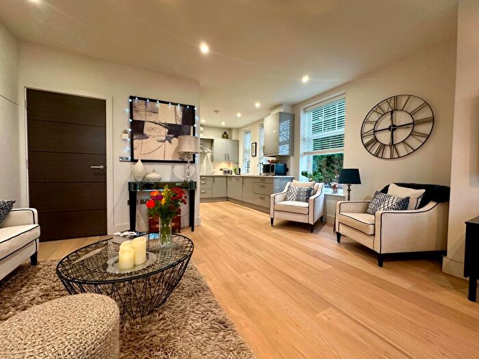 2 Bedroom Flat For Sale In Elwyn Road, Exmouth, EX8