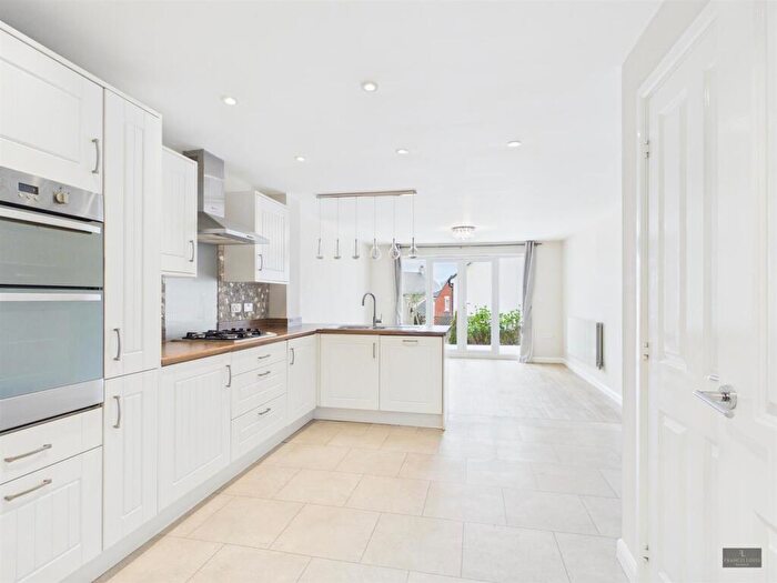 4 Bedroom House To Rent In Roscoff Road, Dawlish, EX7