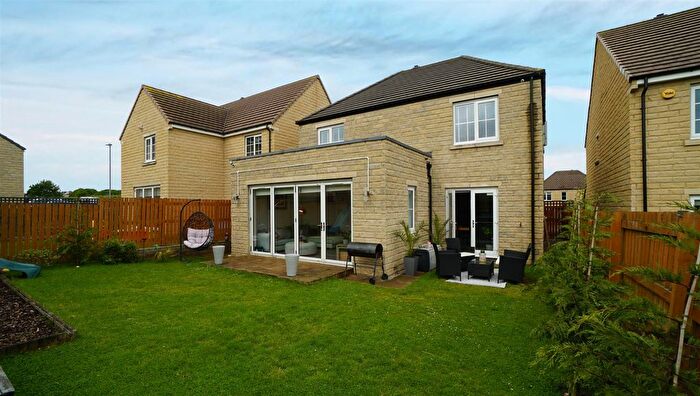 4 Bedroom Detached House To Rent In Sandhill Fold, Idle, BD10